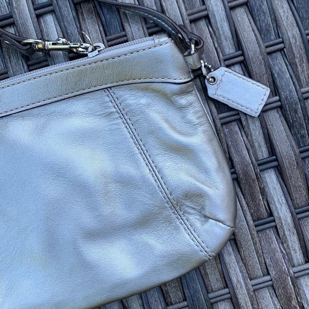 Coach Silver/Pewter Leather Pleated Medium Wristlet - Picture 8 of 16